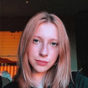 Meet your Posher, Chloe